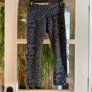 Lululemon Leopard Print Yoga Legging Workout Capri gray black